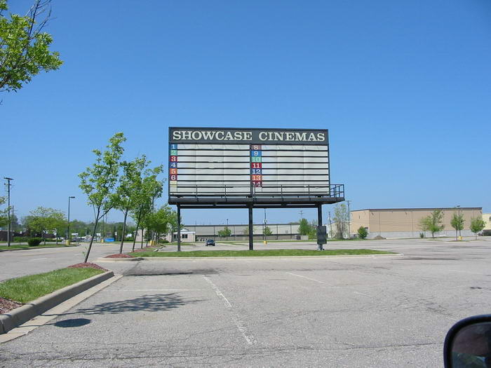 Showcase Cinemas Auburn Hills - May 2002